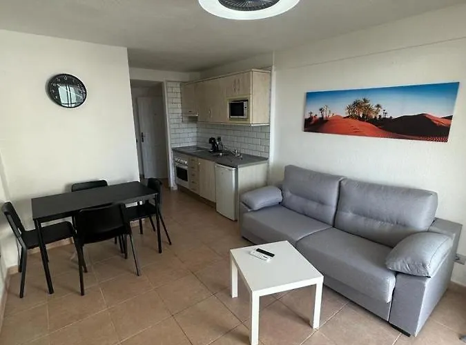 Alexander Home, Cristianos ארונה