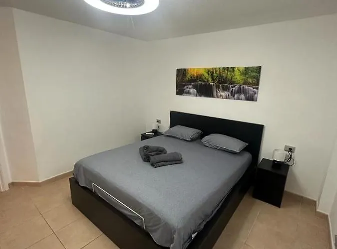 Alexander Home, Cristianos ארונה