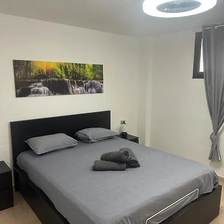 Alexander Home, Cristianos Apartment