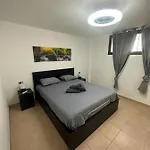Alexander Home, Cristianos Appartement *